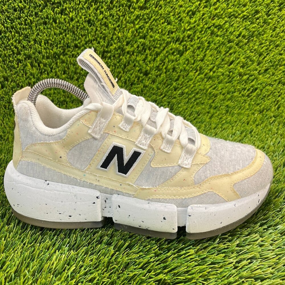 New Balance Vision Racer Mens Size 8 Gray Beige White Walking Shoes Sneakers